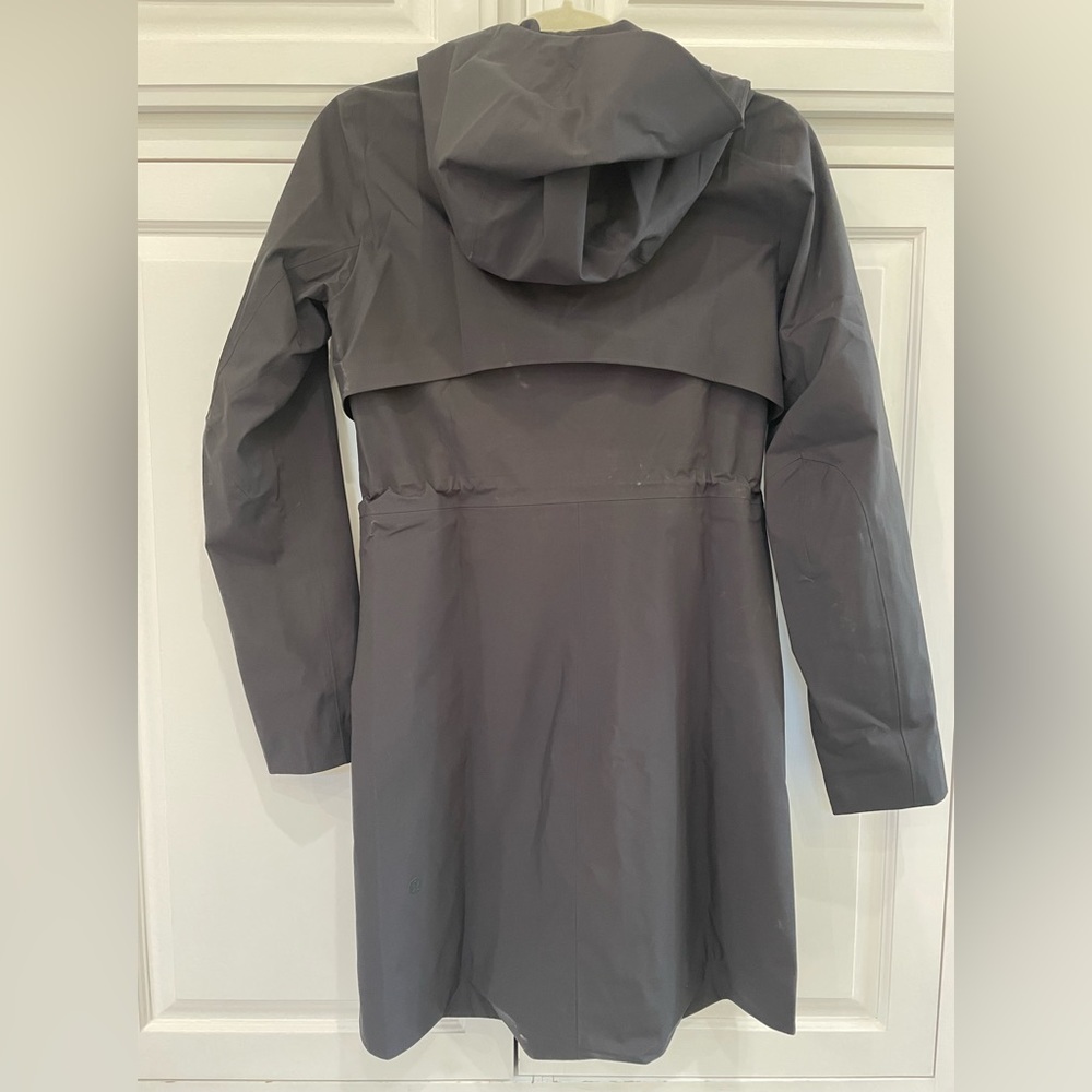 New with tags rebel rain jacket from Lululemon